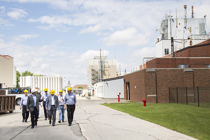 A group tours the EERC